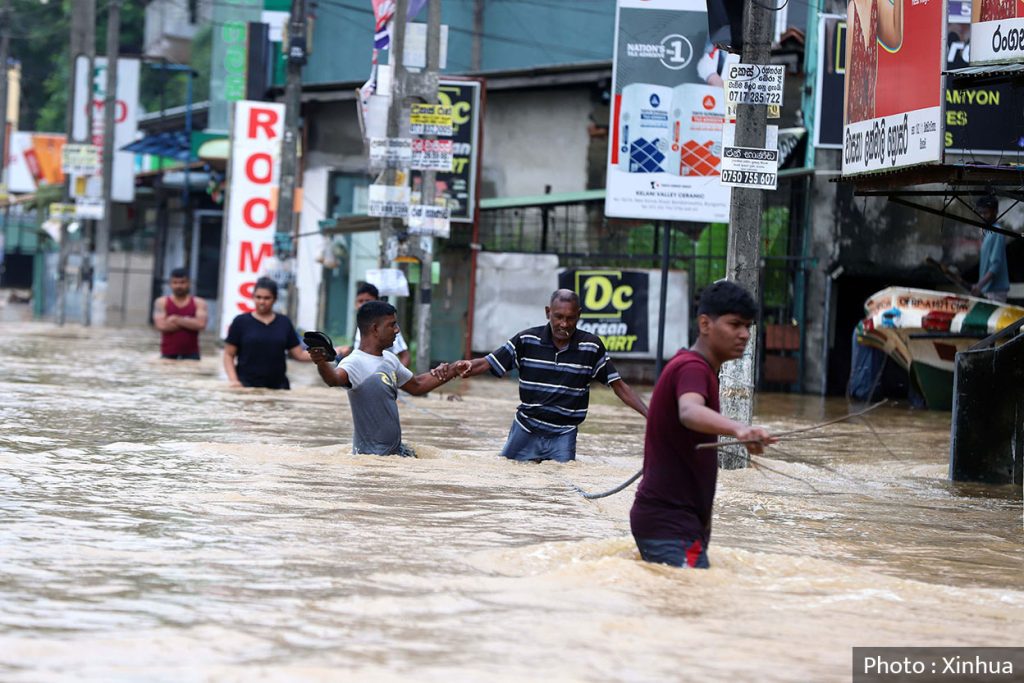 श्रीलंकामा ‘दितवा’ नामको तूफानका कारण भिषण वर्षासँगै आएको बाढीपहिरोबाट कम्तिमा १३२ जनाको मृत्यु