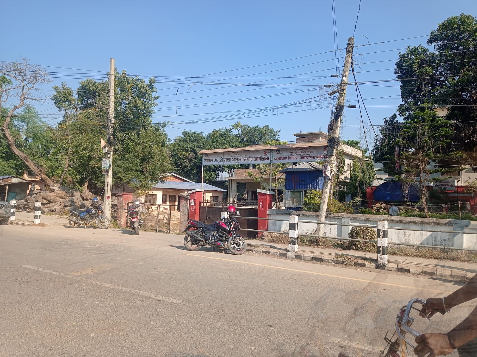 सप्तरीमा सरकारी कार्यालय बन्दको प्रभाव आंशिक,अधिकांश कार्यालय खुल्लै