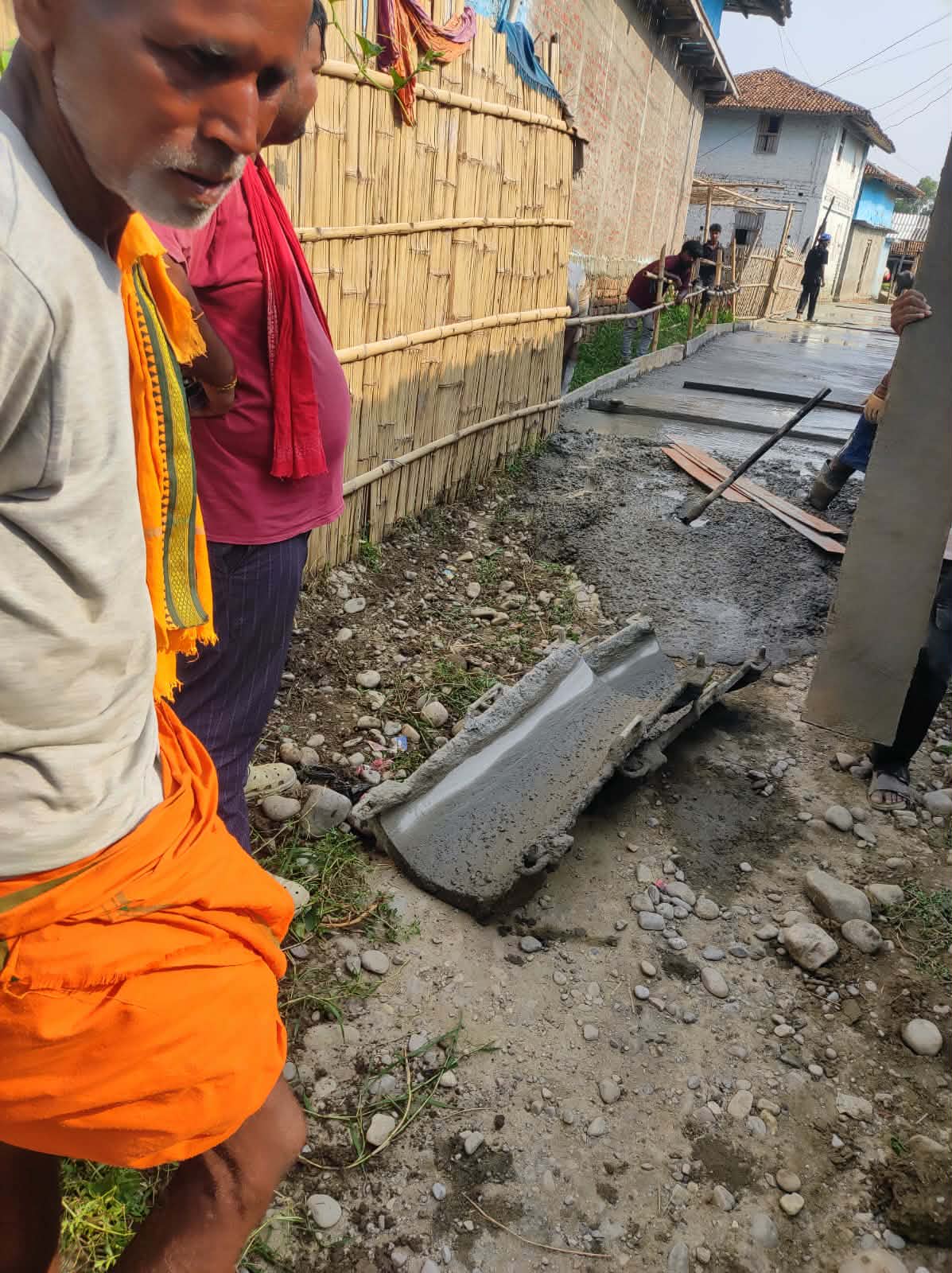 कबिलासीमा १० लाखको योजनामा गम्भीर अनियमितताको आरोप- माटोमाथि नै सडक ढलान