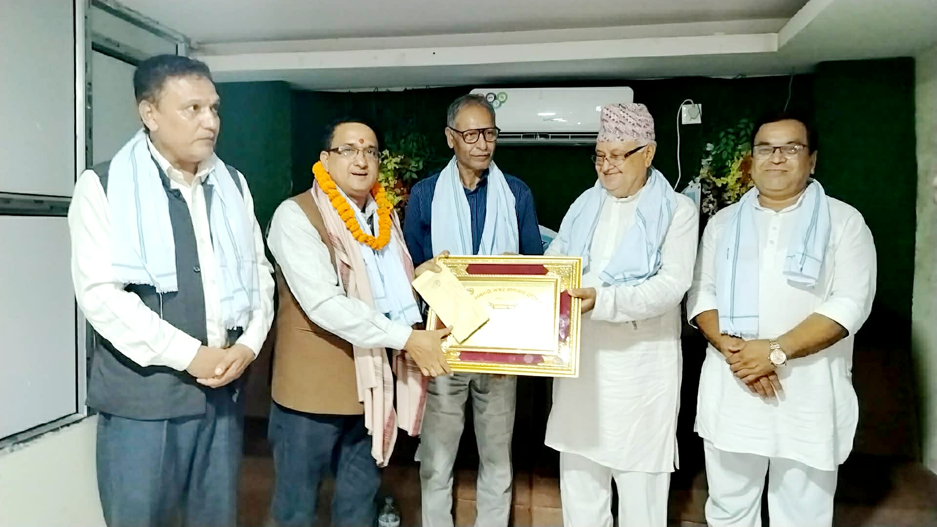 पत्रकार थपलियासहित भाषा र साहित्य क्षेत्रका स्रष्टा सम्मानित
