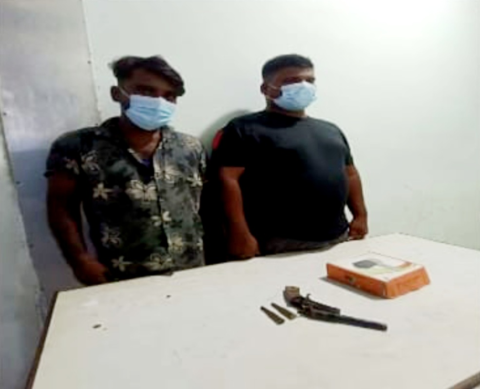 मलंगवामा सैलुनबाट कटुवा पेस्तोल बरामद- भारतीय नागरिकसहित दुई पक्राउ